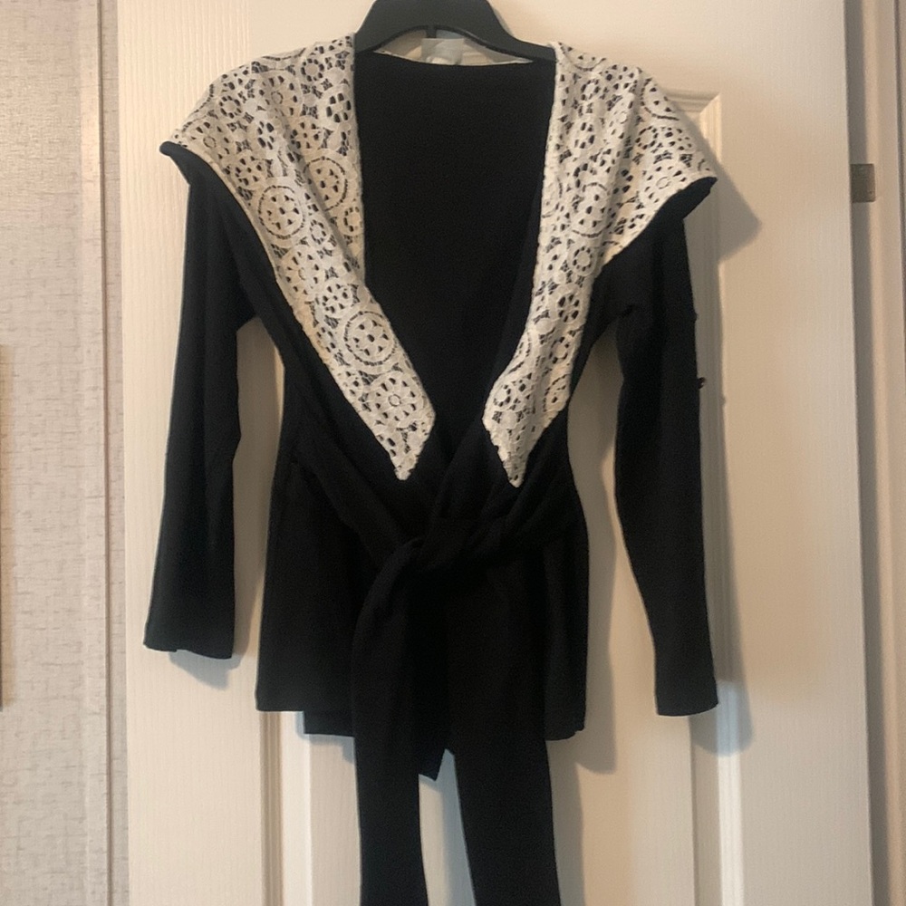 Peekaboo chic boutique wrap jacket, small, black with white lace